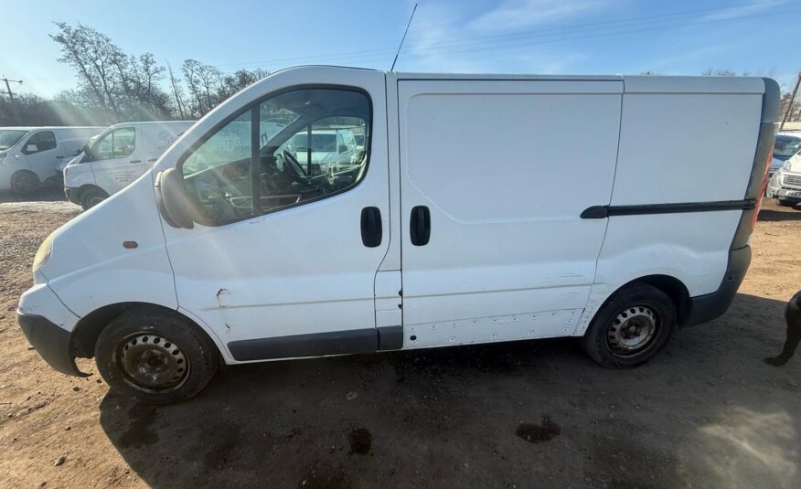 2006 VAUXHALL VIVARO 2700 CDTI SWB