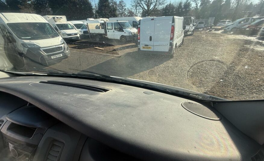 2006 VAUXHALL VIVARO 2700 CDTI SWB