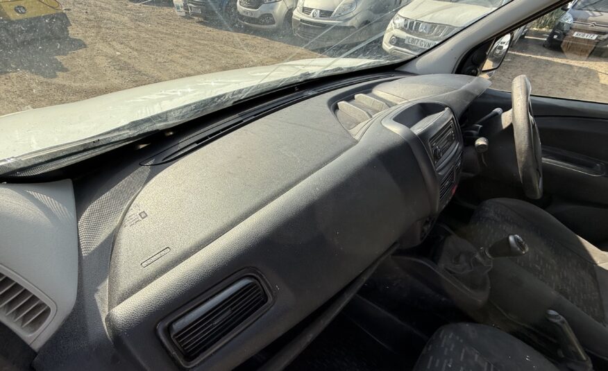 2014 Vauxhall Combo Combo 2000 L1H1 CDTi Sportive