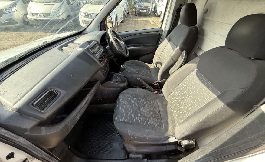 2014 Vauxhall Combo Combo 2000 L1H1 CDTi Sportive