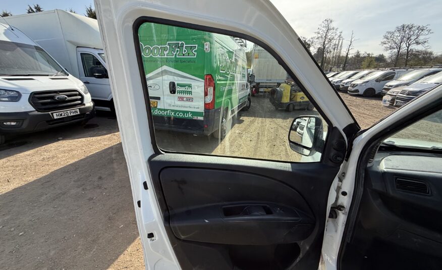 2014 Vauxhall Combo Combo 2000 L1H1 CDTi Sportive
