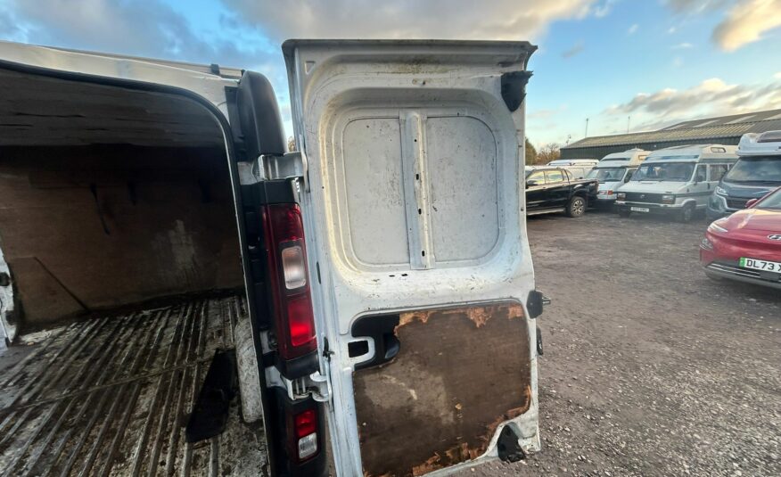 2015 VAUXHALL VIVARO 2900 CDTI