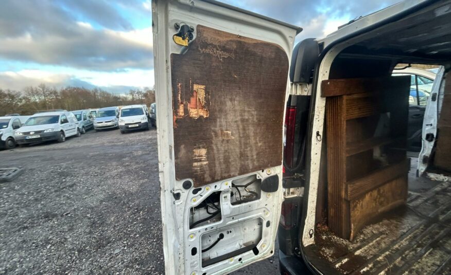 2015 VAUXHALL VIVARO 2900 CDTI