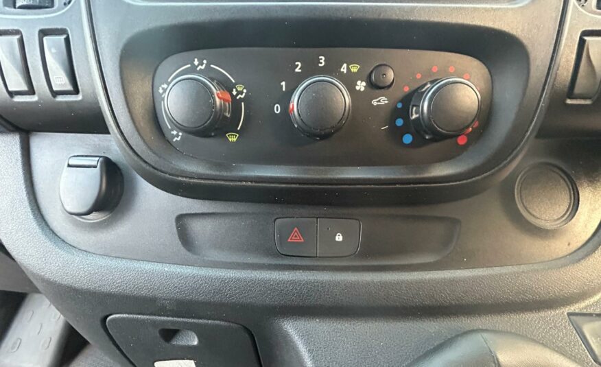 2015 VAUXHALL VIVARO 2900 CDTI