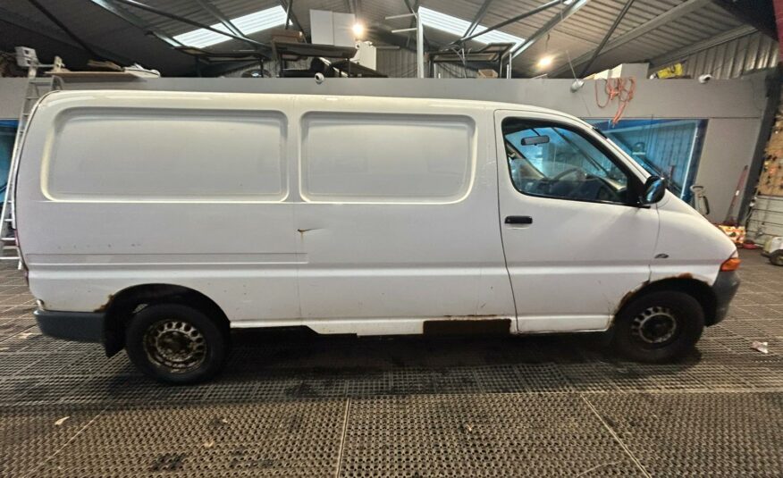 2003 TOYOTA HIACE 300 GS