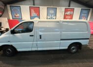 2003 TOYOTA HIACE 300 GS