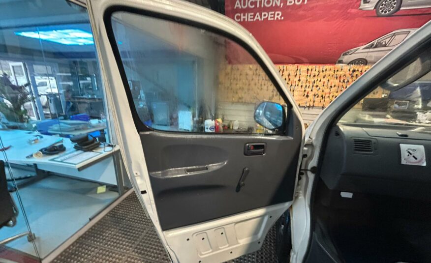 2003 TOYOTA HIACE 300 GS