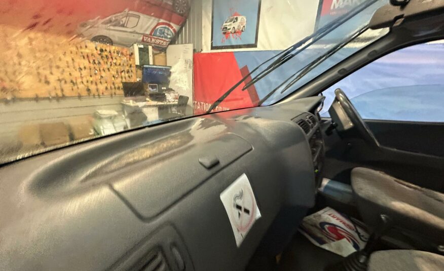 2003 TOYOTA HIACE 300 GS