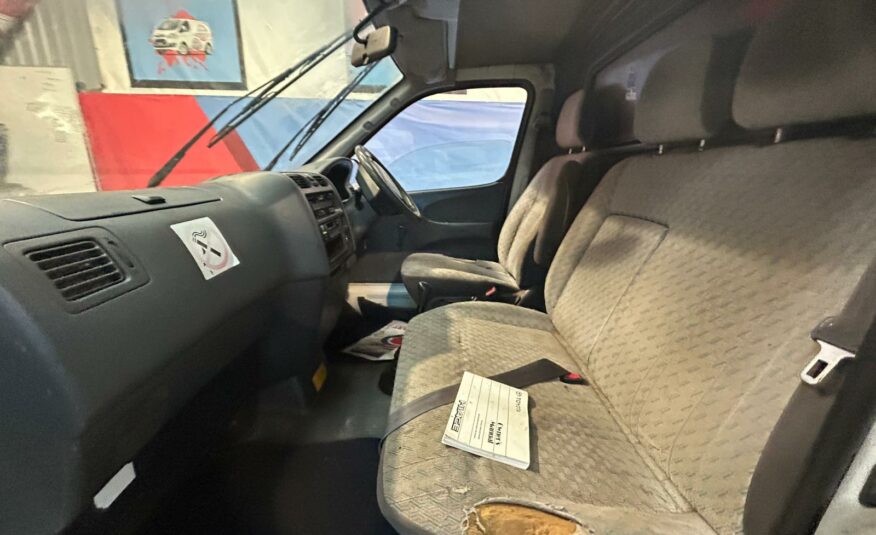 2003 TOYOTA HIACE 300 GS