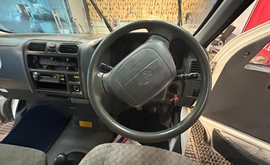 2003 TOYOTA HIACE 300 GS