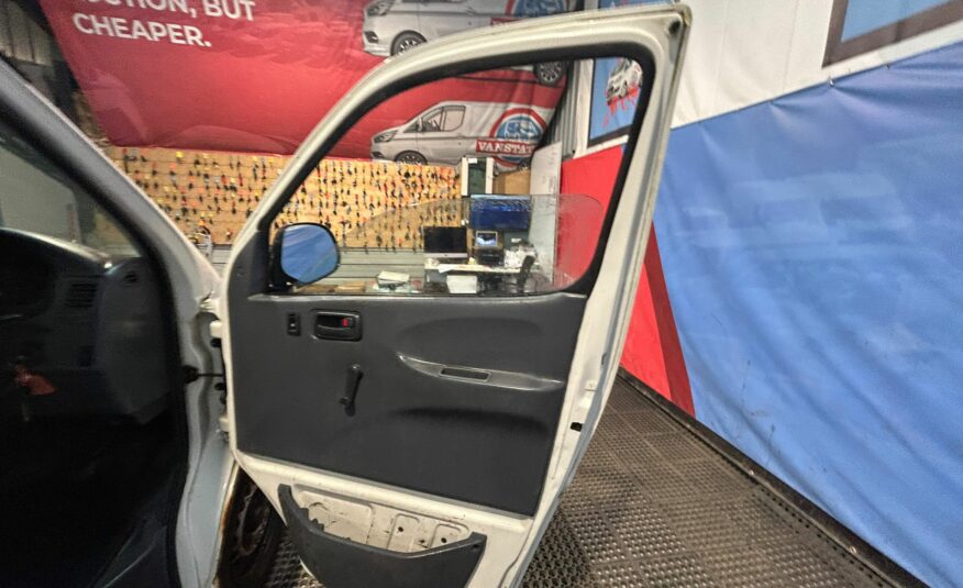2003 TOYOTA HIACE 300 GS