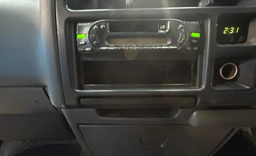 2003 TOYOTA HIACE 300 GS