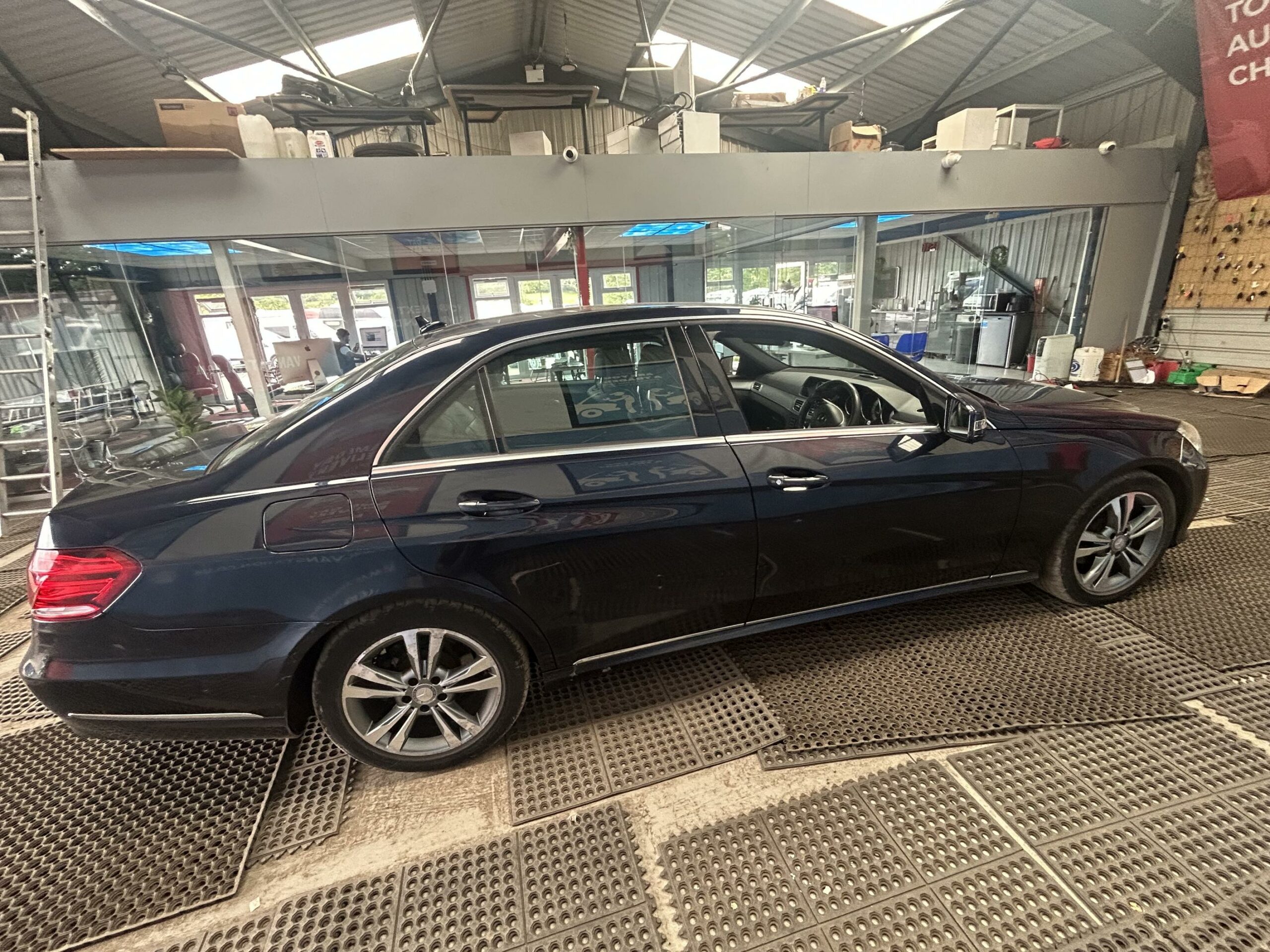 2015 Mercedes-Benz E-Class E220 SE Bluetec Auto – KS64FTD