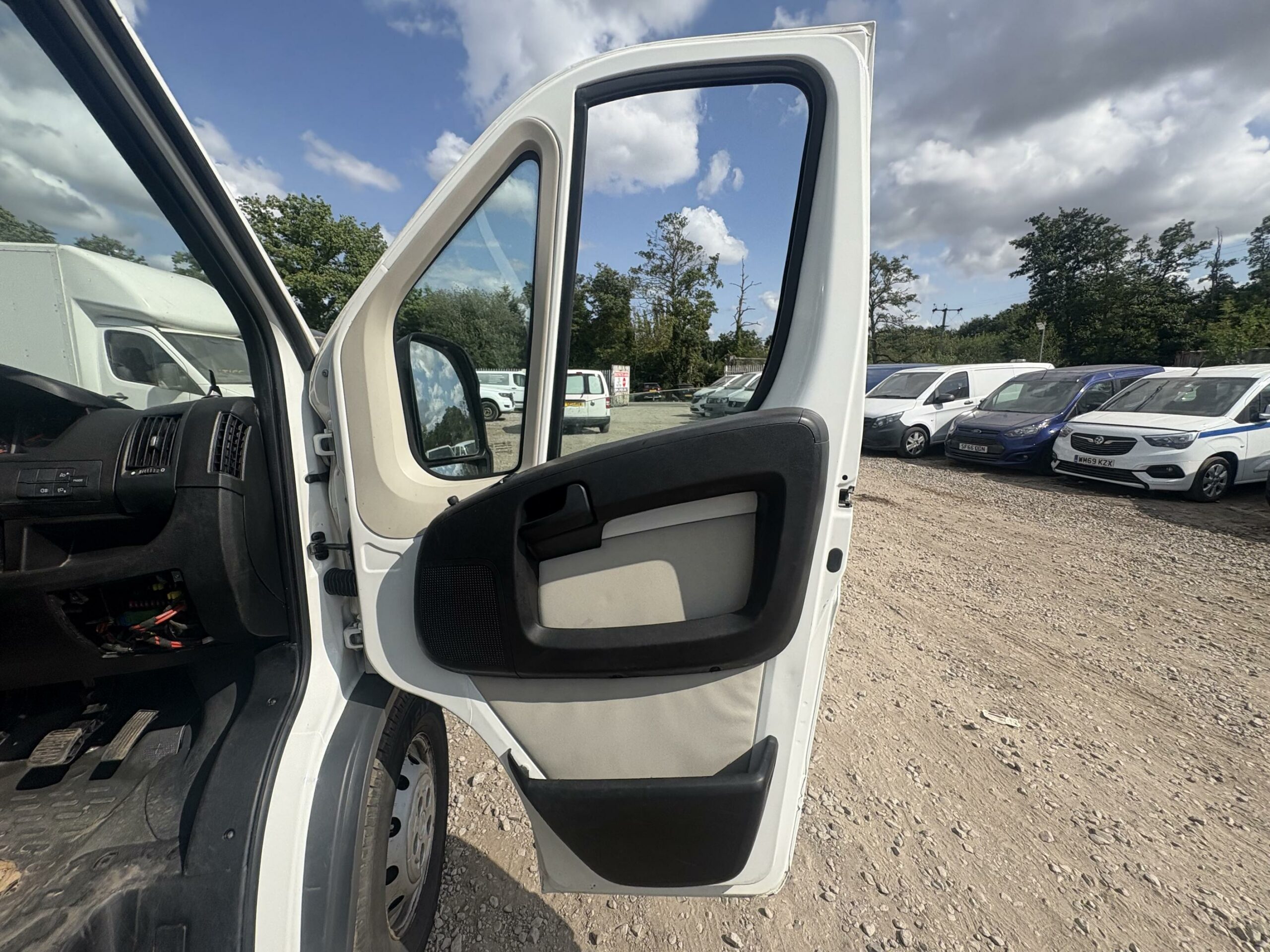 2017 Citroen Relay Relay 35 Heavy L4 Enterprise Blue HDi – MF67CFG