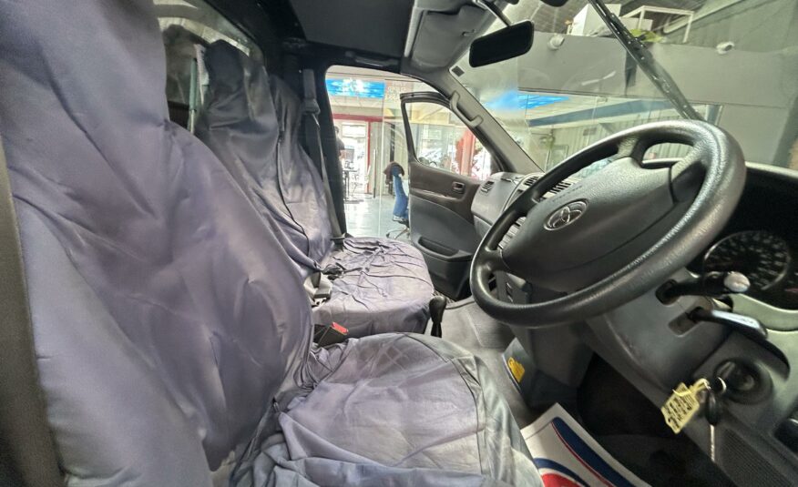 2009 TOYOTA HIACE 280 D-4D 120 SWB