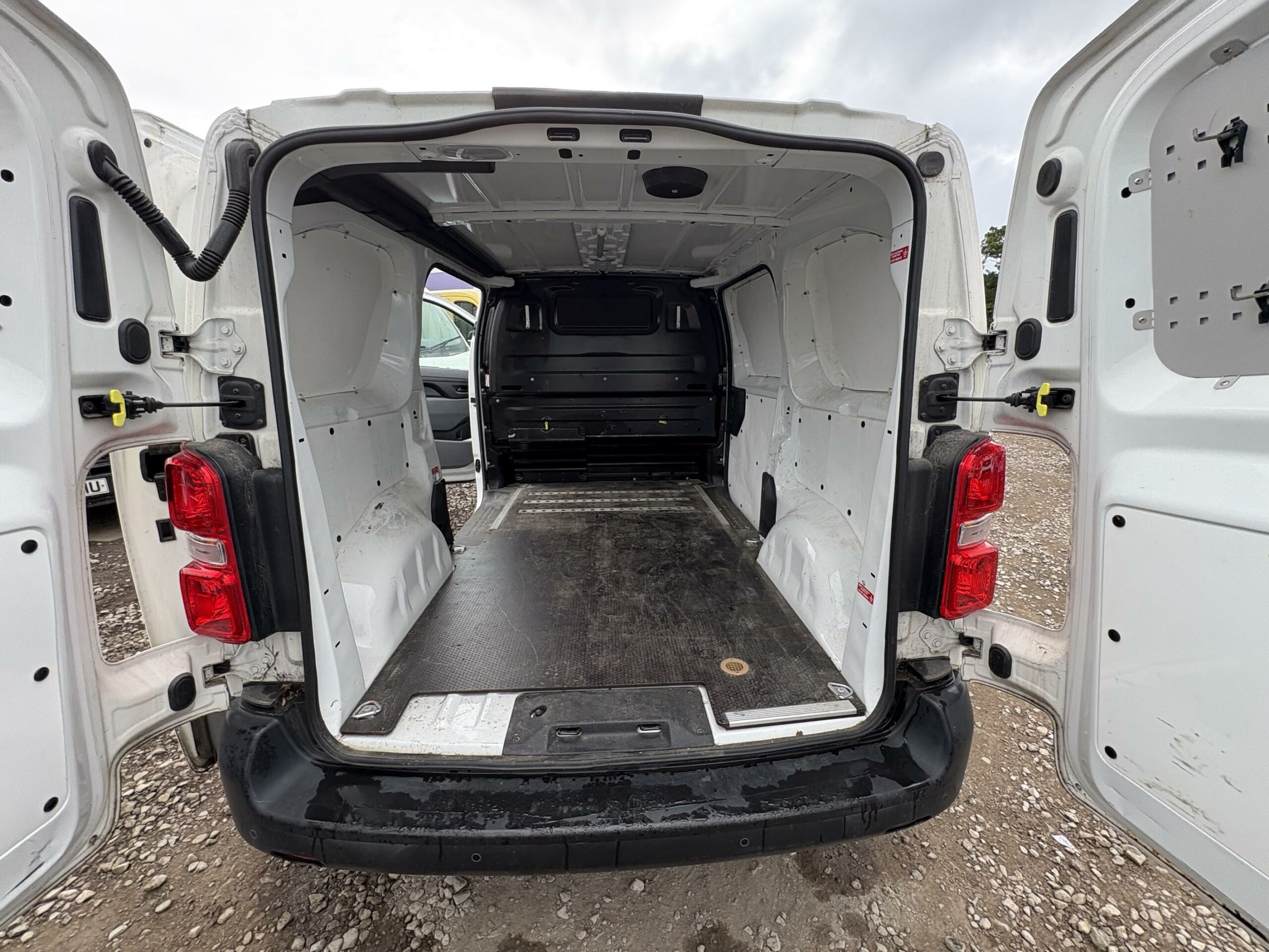 2018 Peugeot Expert Expert Professional Standard Blue HDi – LN18LNY