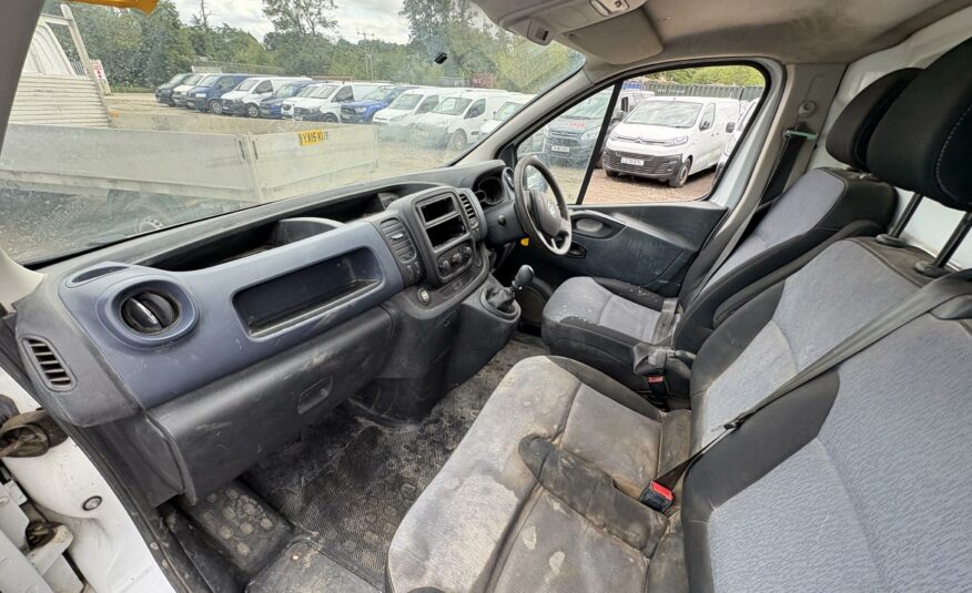 2015 VAUXHALL VIVARO 2700 CDTI