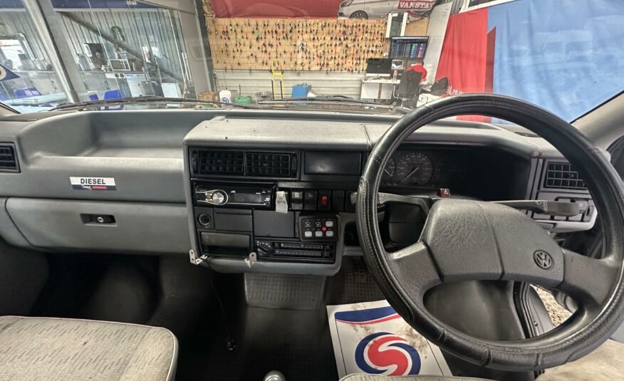 VOLKSWAGEN TRANSPORTER CARAVELLE