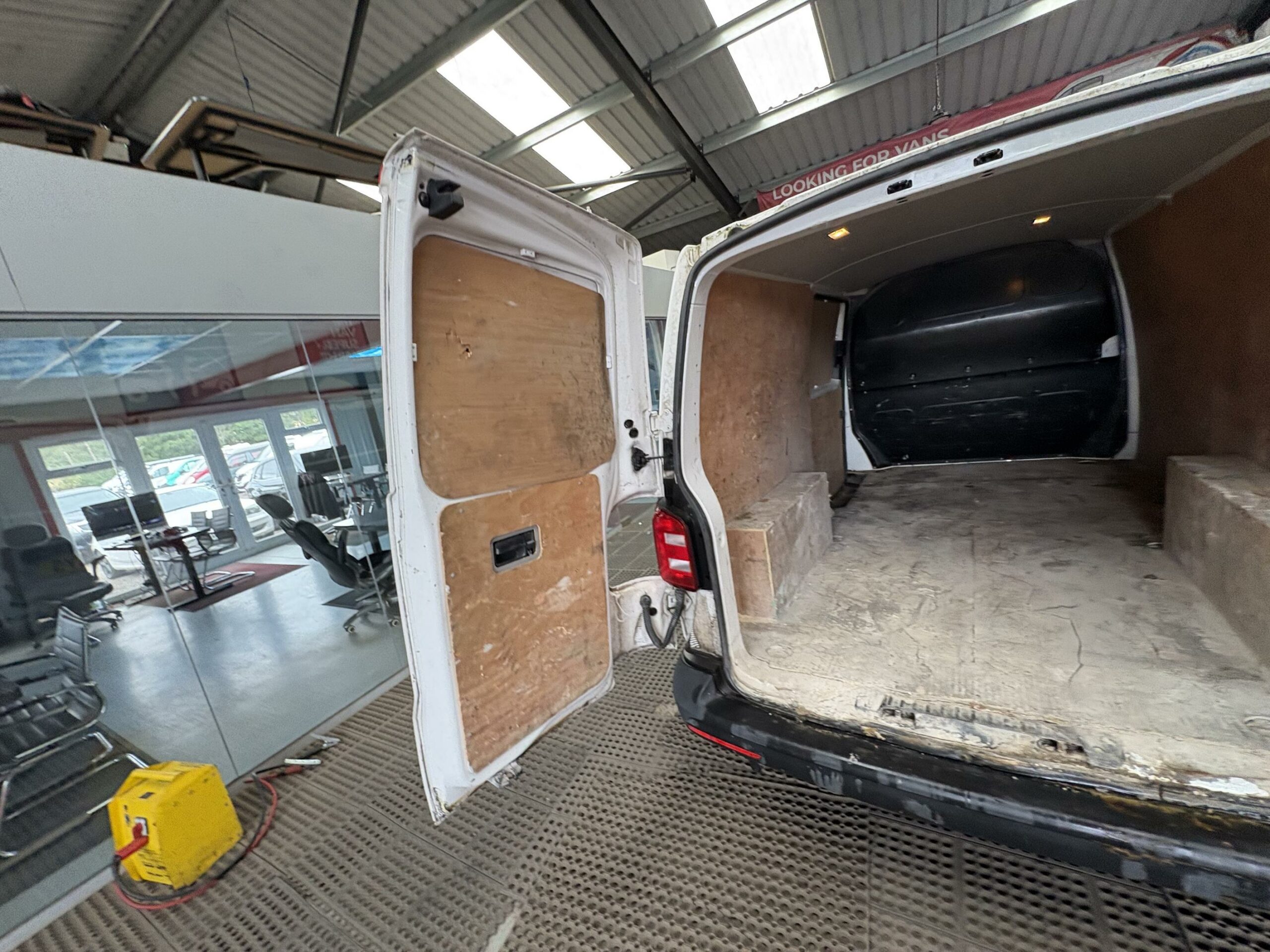 2018 Volkswagen Transporter Transporter T30 Startline TDI BlueMotion Technology – GM18KYS