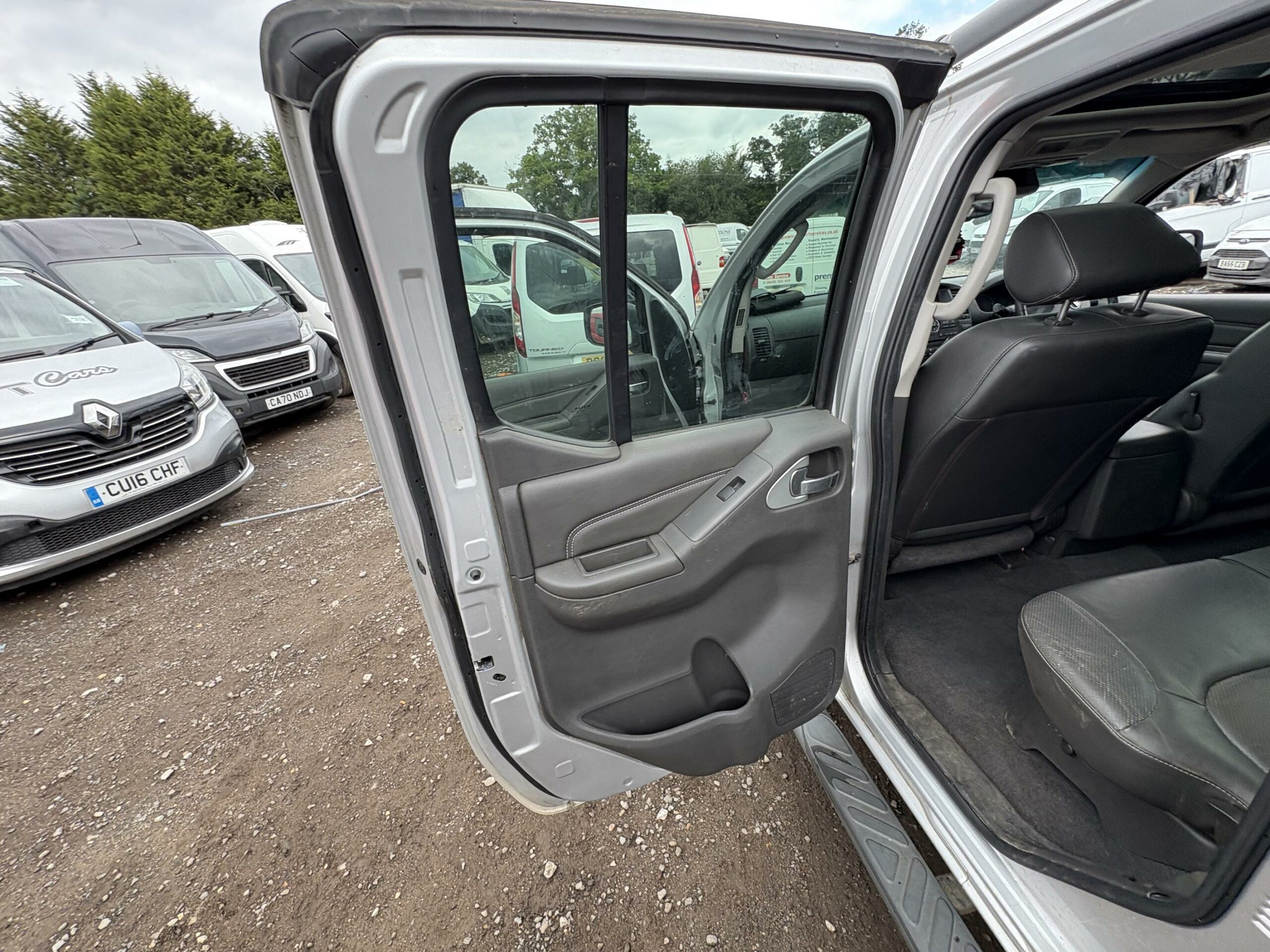 2015 Nissan Navara Navara Outlaw dCi Auto – YN65WJL/C3WAXY