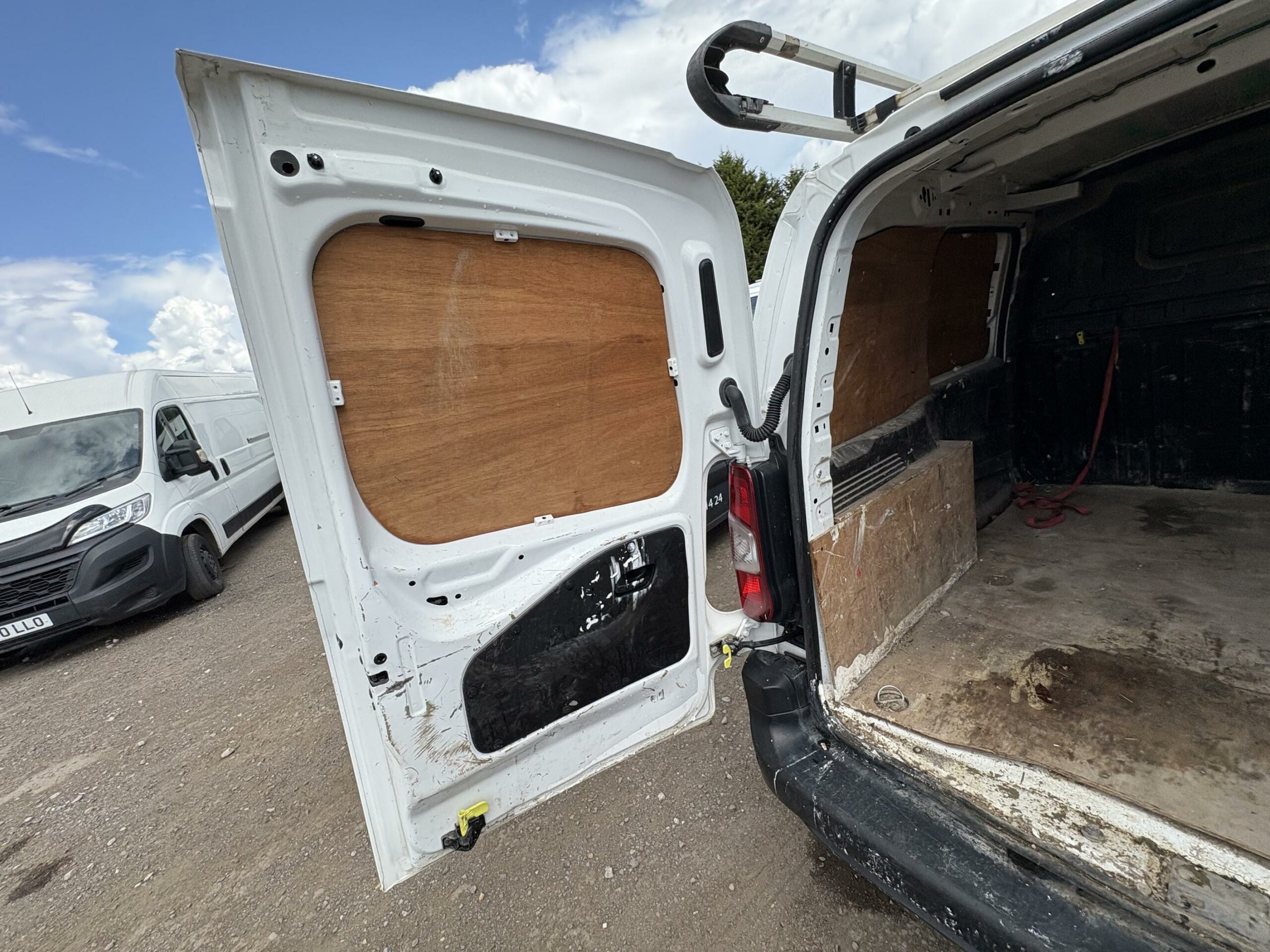2021 Citroen Berlingo Berlingo 1000 Enterprise Blue HDi S/S Auto – LJ21GMC