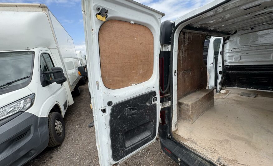 2015 VAUXHALL VIVARO 2700 CDTI