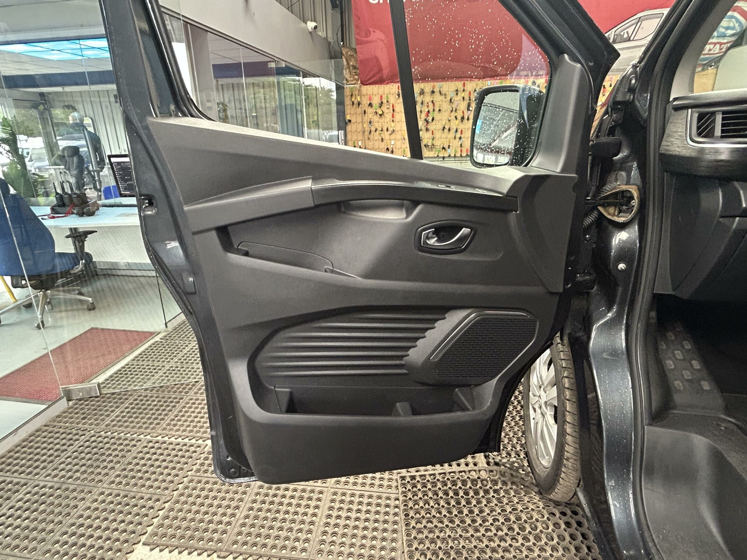 2022 Renault Trafic – Model: Trafic SL28 Sport Blue DCI – OU22AOE