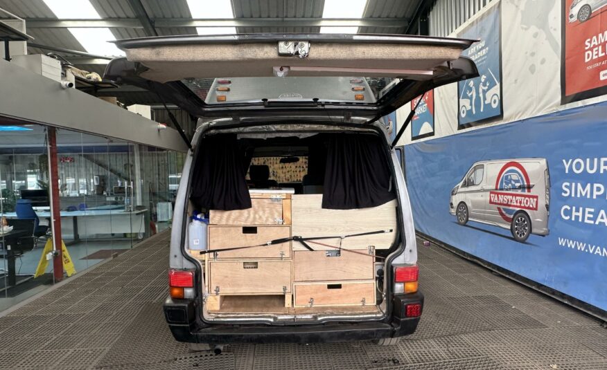VOLKSWAGEN TRANSPORTER CARAVELLE