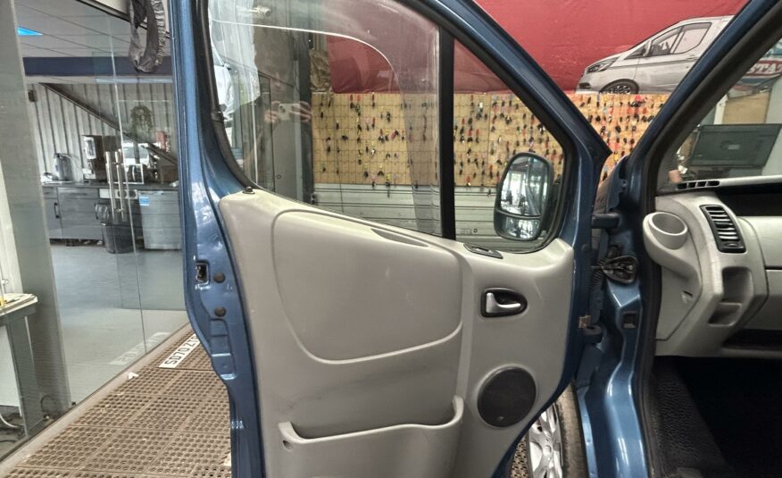 2005 VAUXHALL VIVARO DTI 2900 LWB P/V