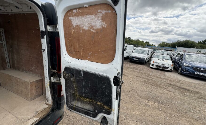 2015 VAUXHALL VIVARO 2700 CDTI