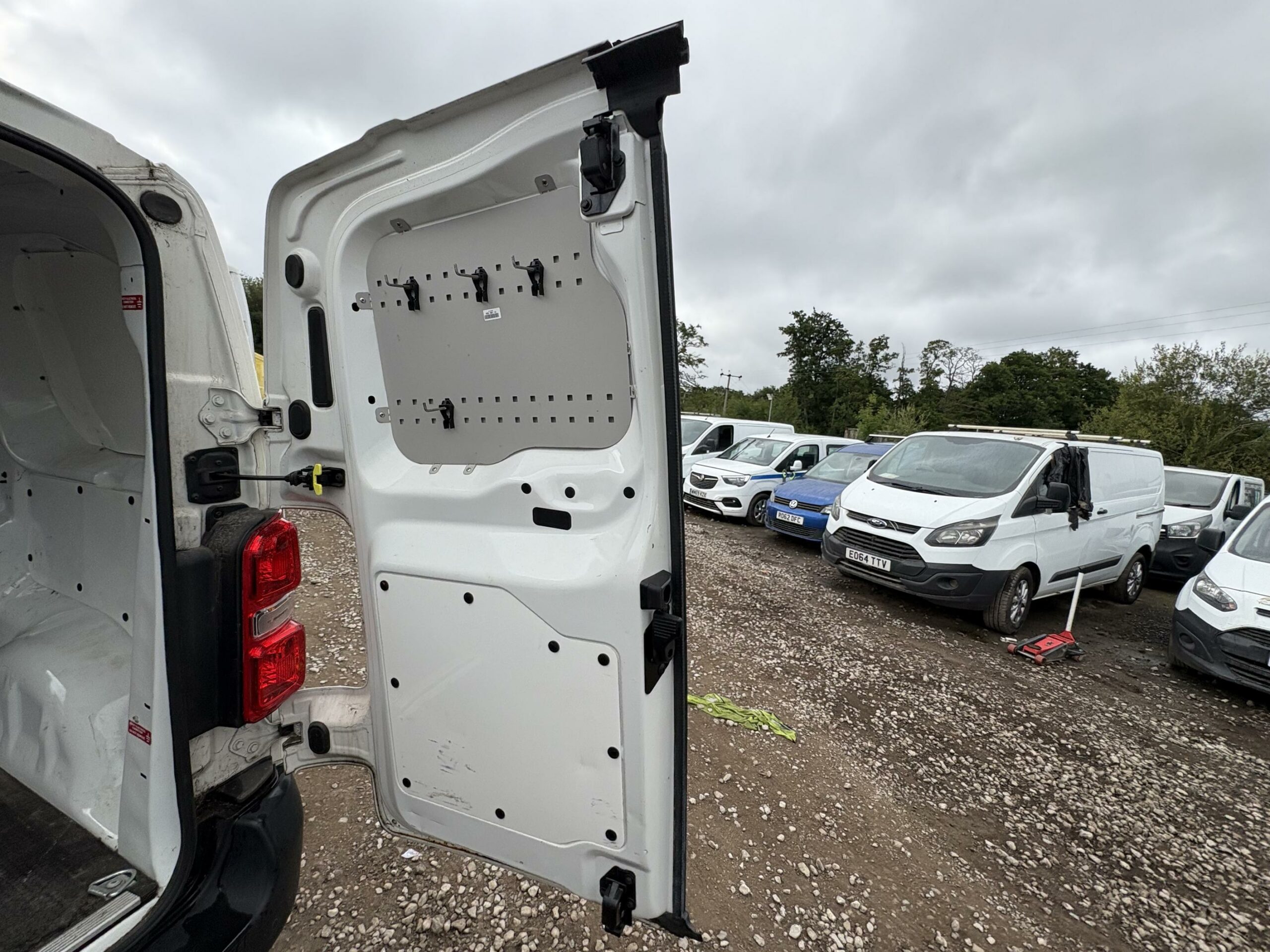 2018 Peugeot Expert Expert Professional Standard Blue HDi – LN18LNY