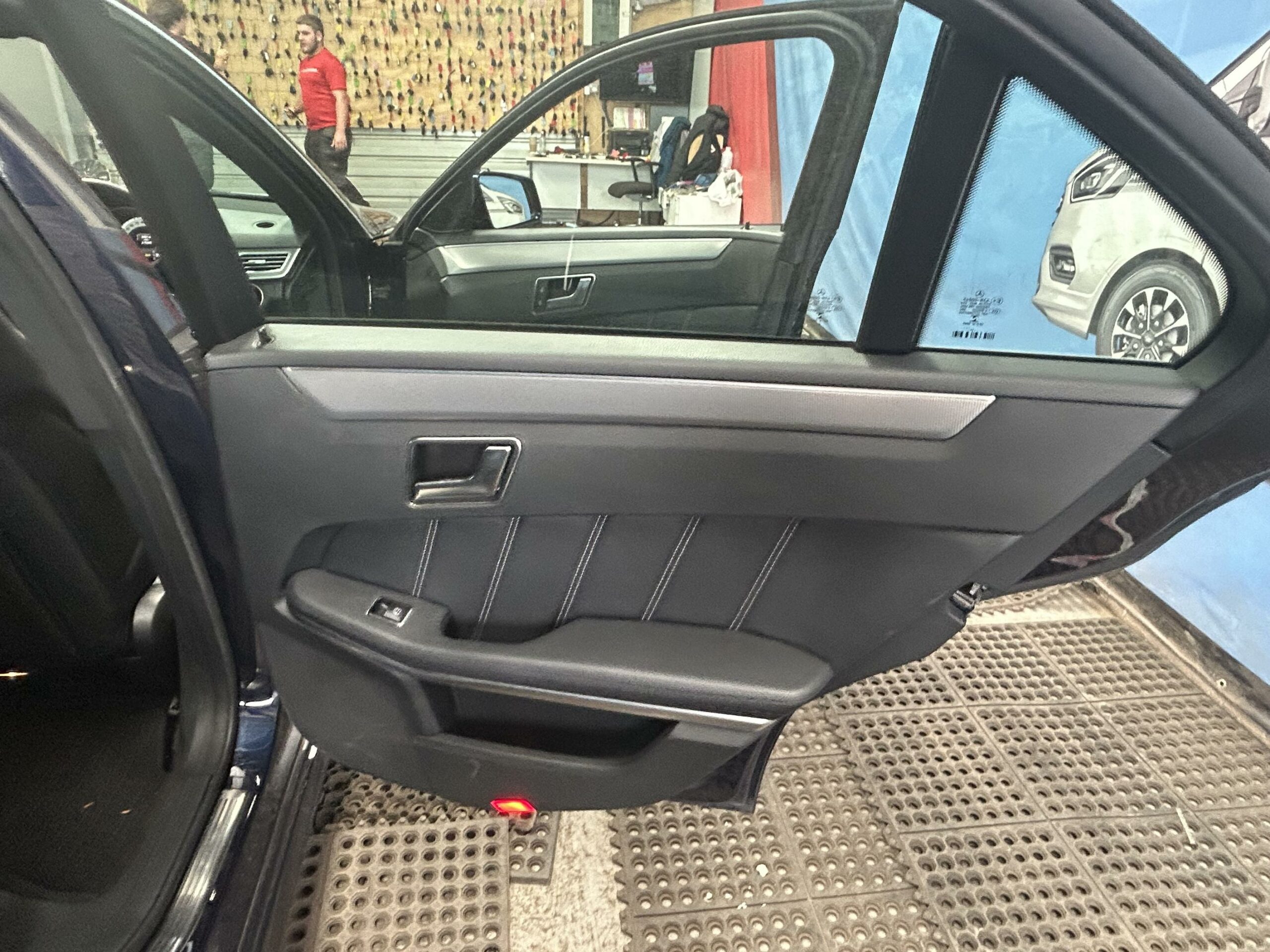 2015 Mercedes-Benz E-Class E220 SE Bluetec Auto – KS64FTD