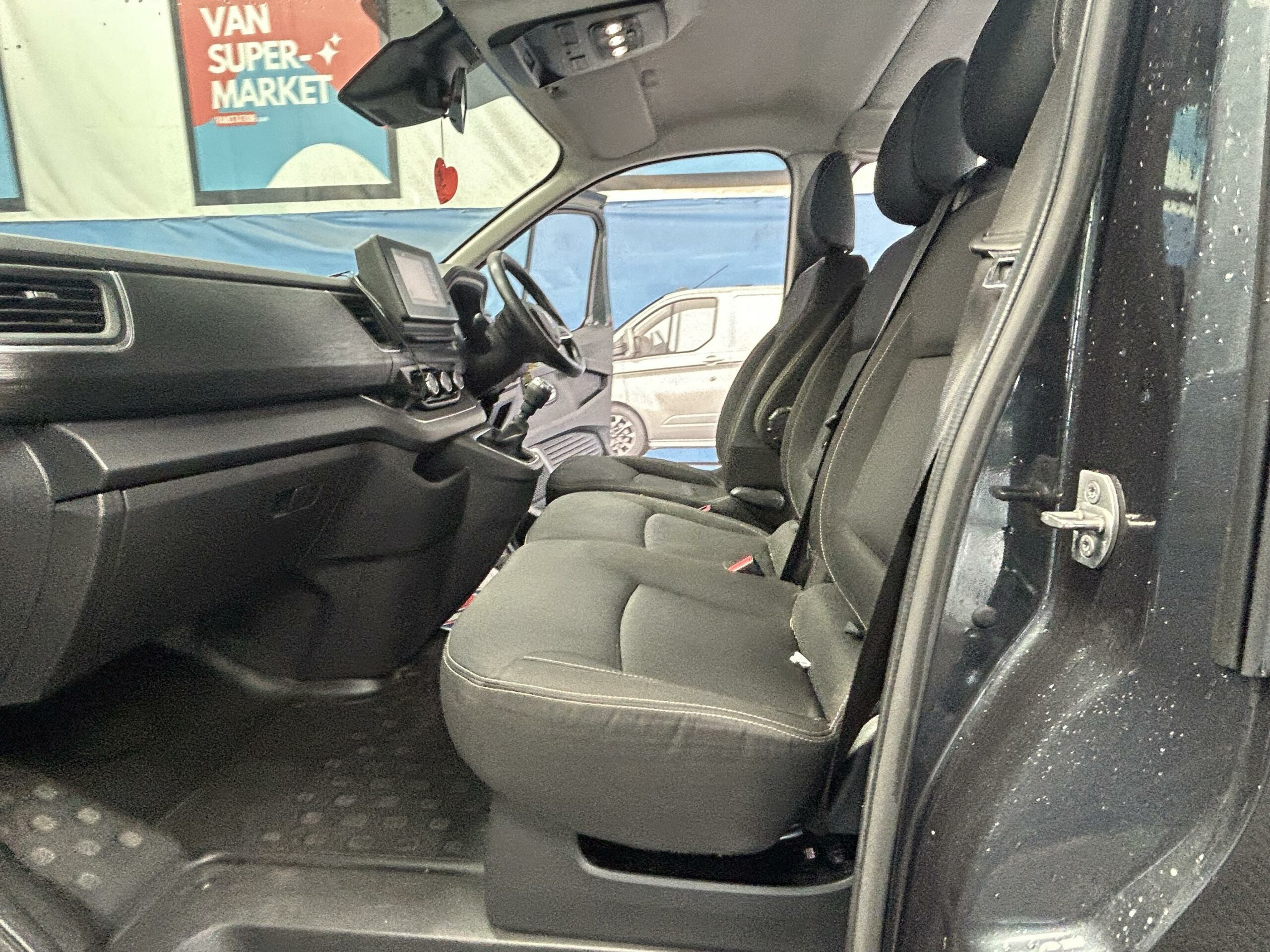 2022 Renault Trafic – Model: Trafic SL28 Sport Blue DCI – OU22AOE