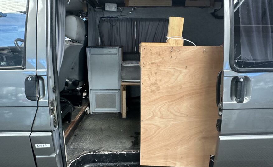 VOLKSWAGEN TRANSPORTER CARAVELLE