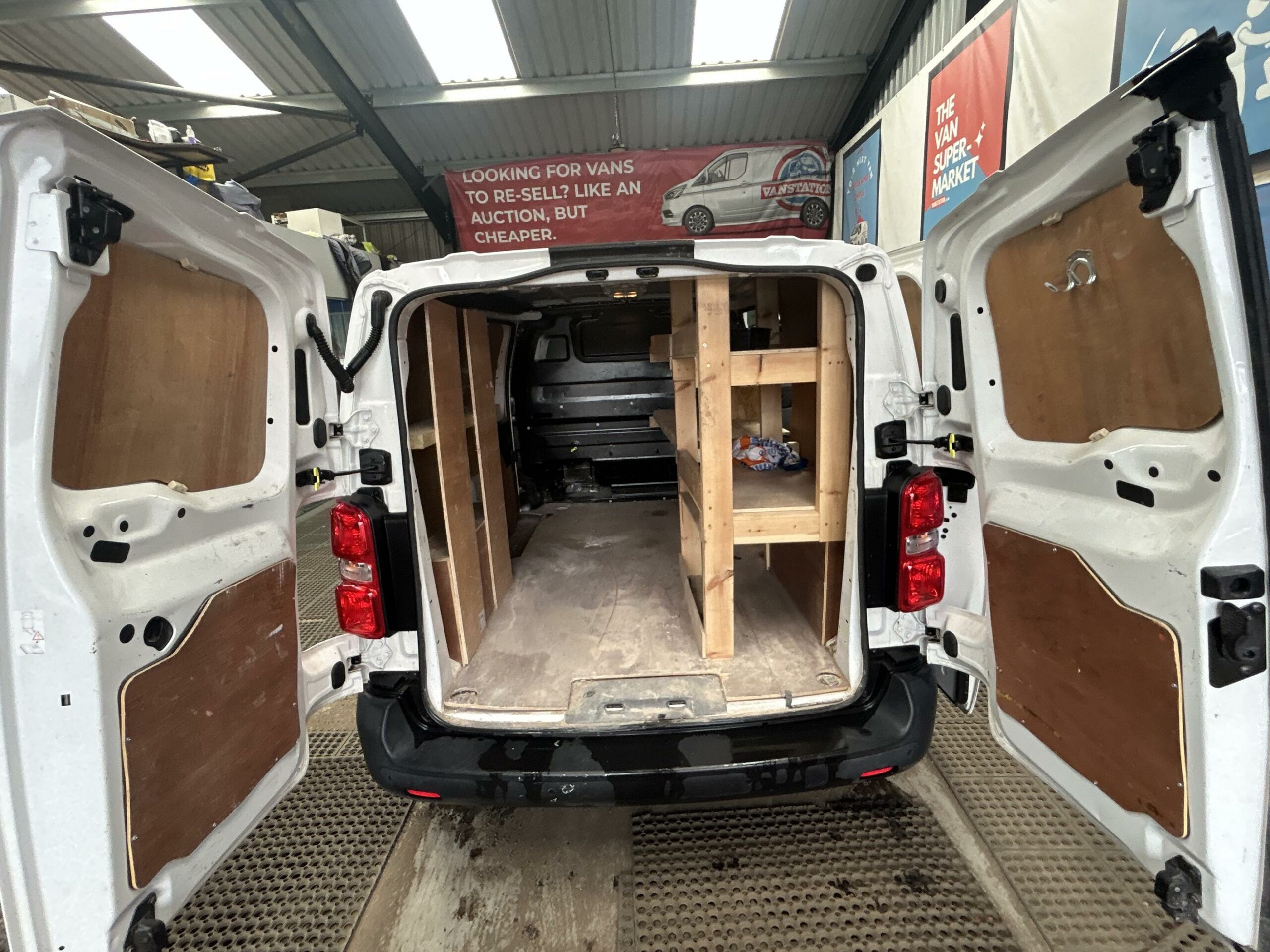 2020 Peugeot Expert Expert Professional L1 Blue HDi – NV20EYC