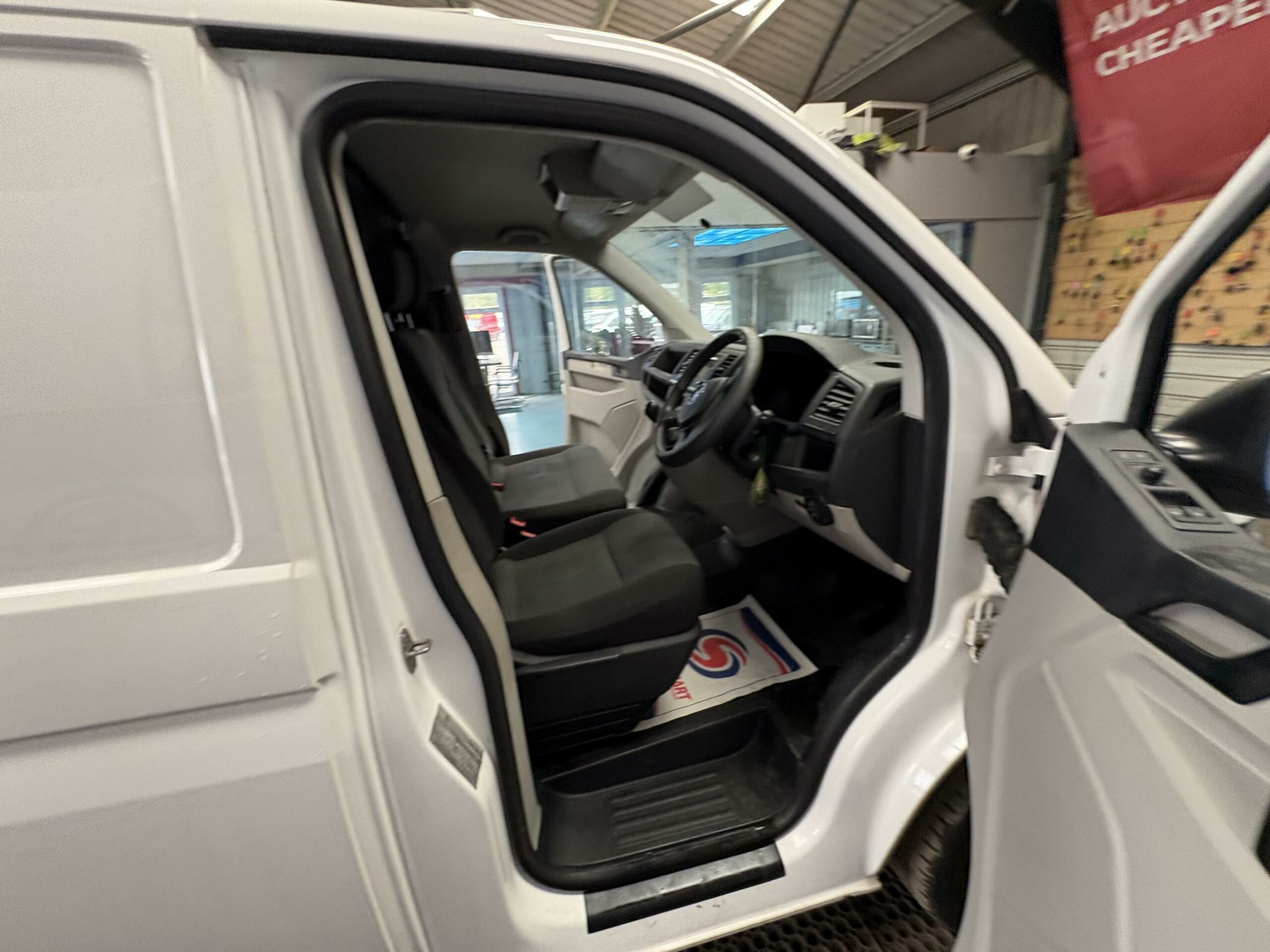 2018 Volkswagen Transporter Transporter T30 Startline TDI BlueMotion Technology – GM18KYS