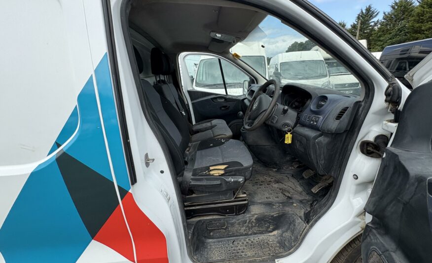 2015 VAUXHALL VIVARO 2700 CDTI