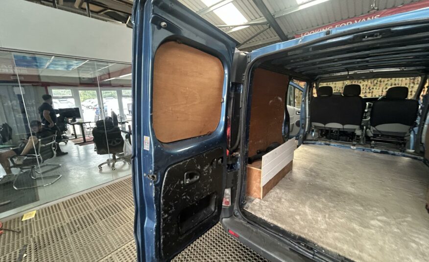 2005 VAUXHALL VIVARO DTI 2900 LWB P/V