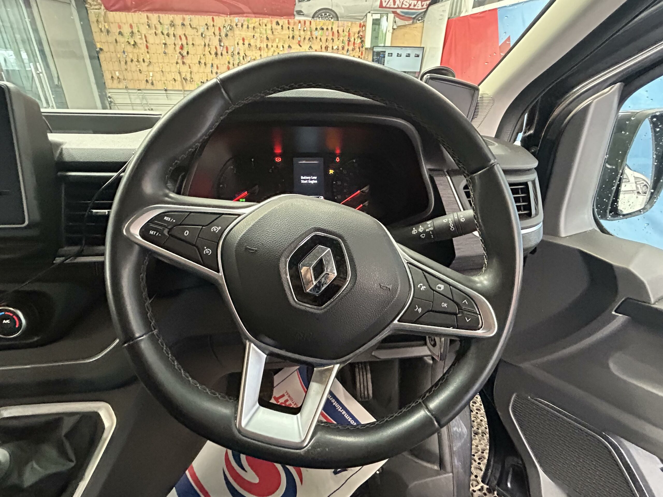 2022 Renault Trafic – Model: Trafic SL28 Sport Blue DCI – OU22AOE