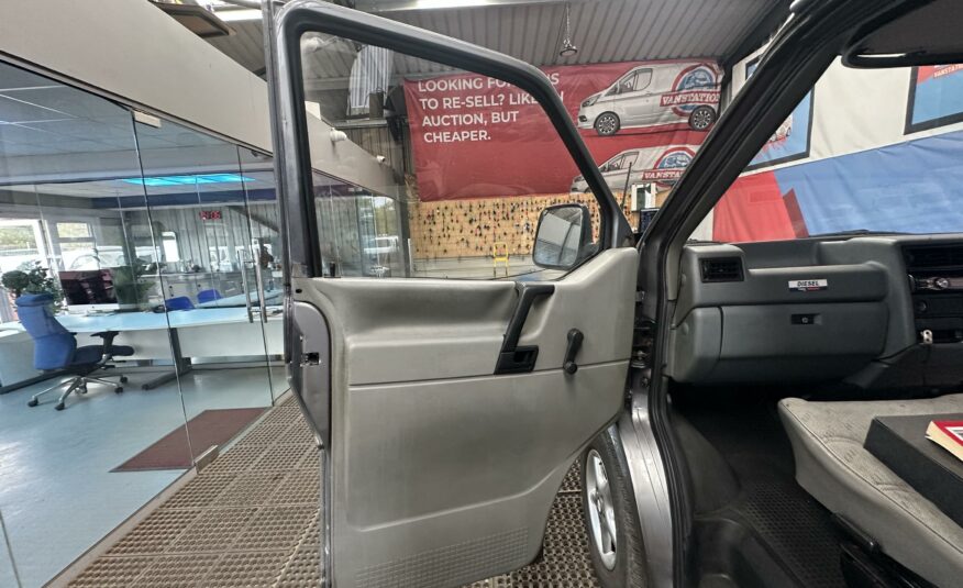 VOLKSWAGEN TRANSPORTER CARAVELLE
