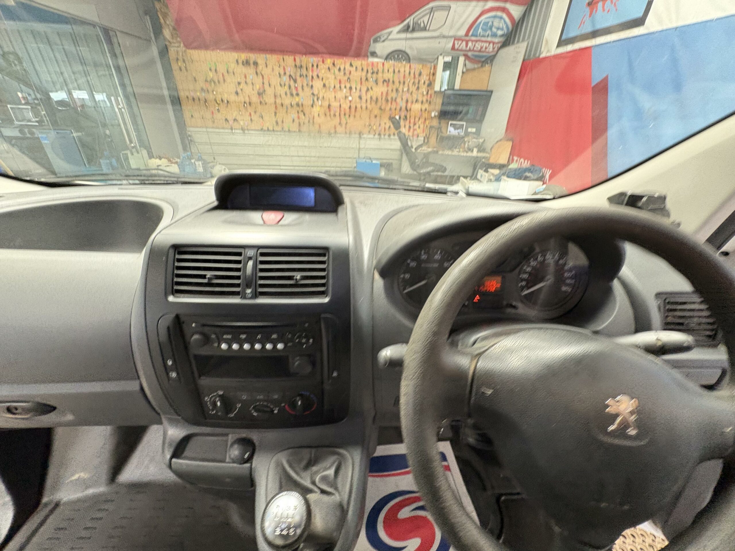 2016 Peugeot Expert – Model: Expert 1000 L1H1 Professional HDi – EA66UYM