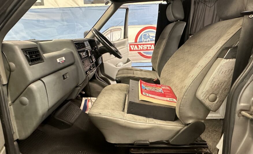 VOLKSWAGEN TRANSPORTER CARAVELLE