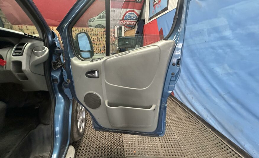 2005 VAUXHALL VIVARO DTI 2900 LWB P/V