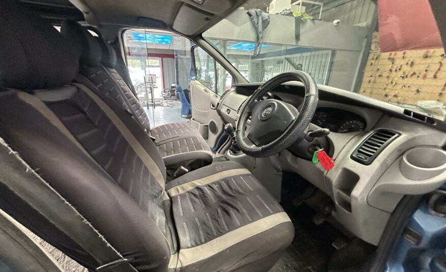 2005 VAUXHALL VIVARO DTI 2900 LWB P/V