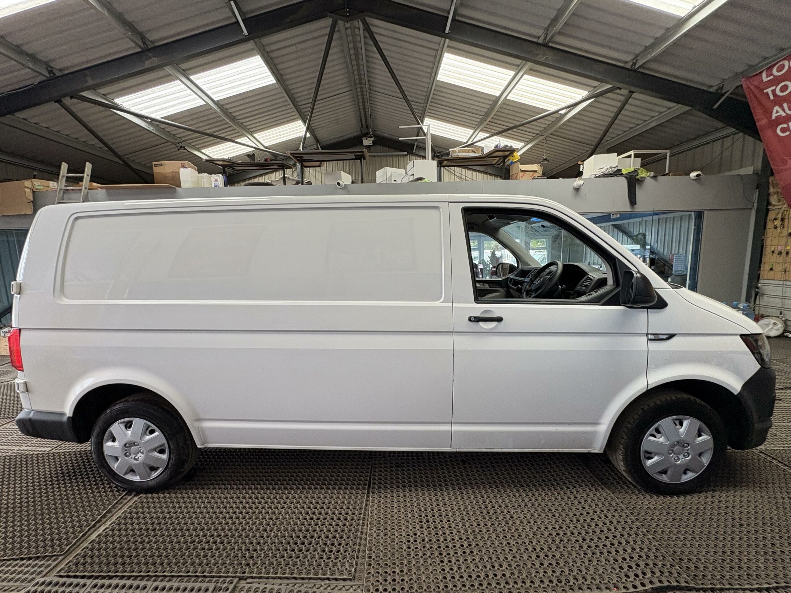 2018 Volkswagen Transporter Transporter T30 Startline TDI BlueMotion Technology – GM18KYS