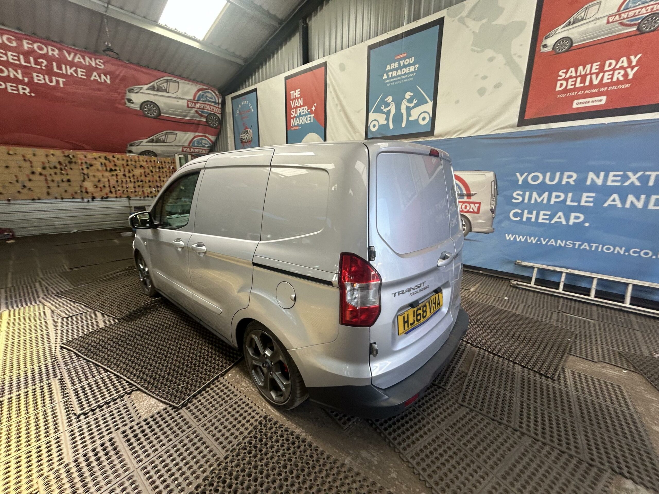 2018 Ford Transit Courier Transit Courier Limited TDCi – HJ68VHA