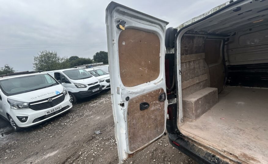 2017 VAUXHALL VIVARO 2700 CDTI
