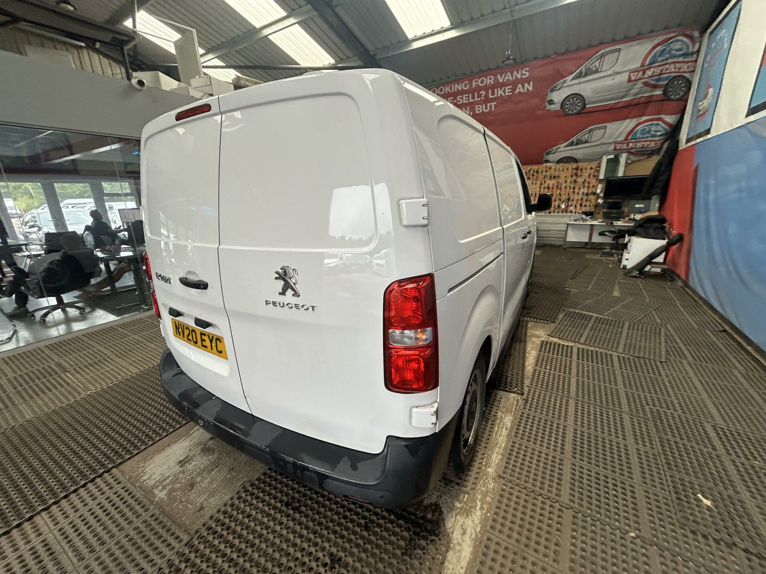 2020 Peugeot Expert Expert Professional L1 Blue HDi – NV20EYC