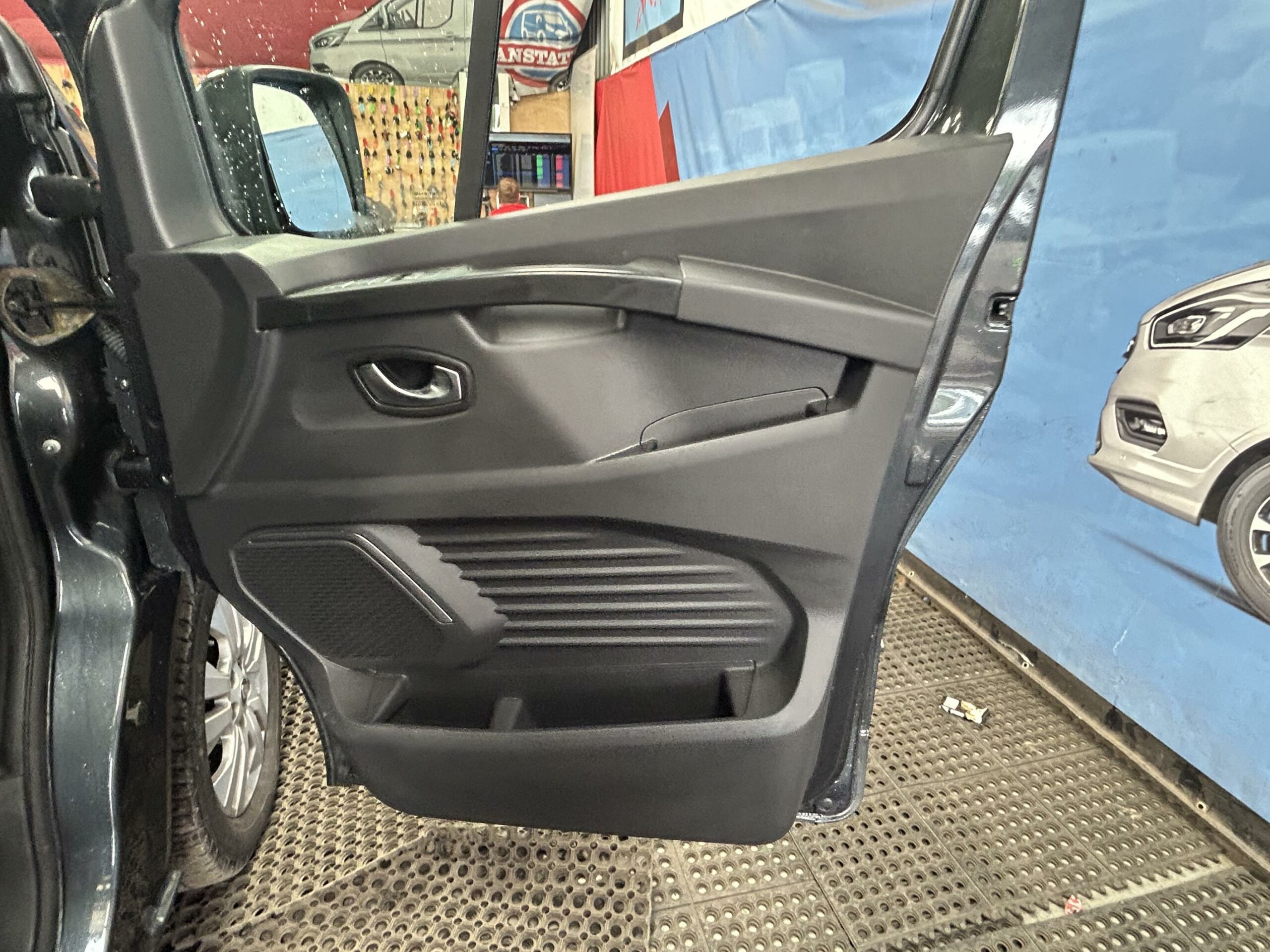 2022 Renault Trafic – Model: Trafic SL28 Sport Blue DCI – OU22AOE
