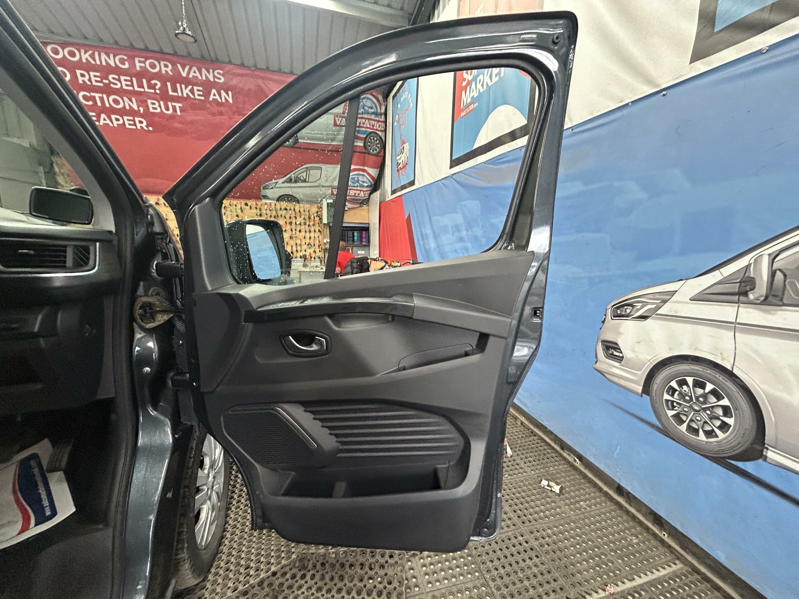 2022 Renault Trafic – Model: Trafic SL28 Sport Blue DCI – OU22AOE